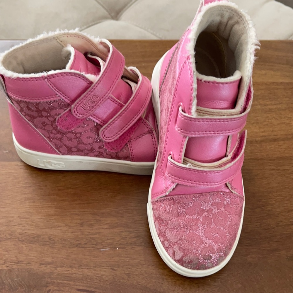 Little Girls High top Ugg Sneakers